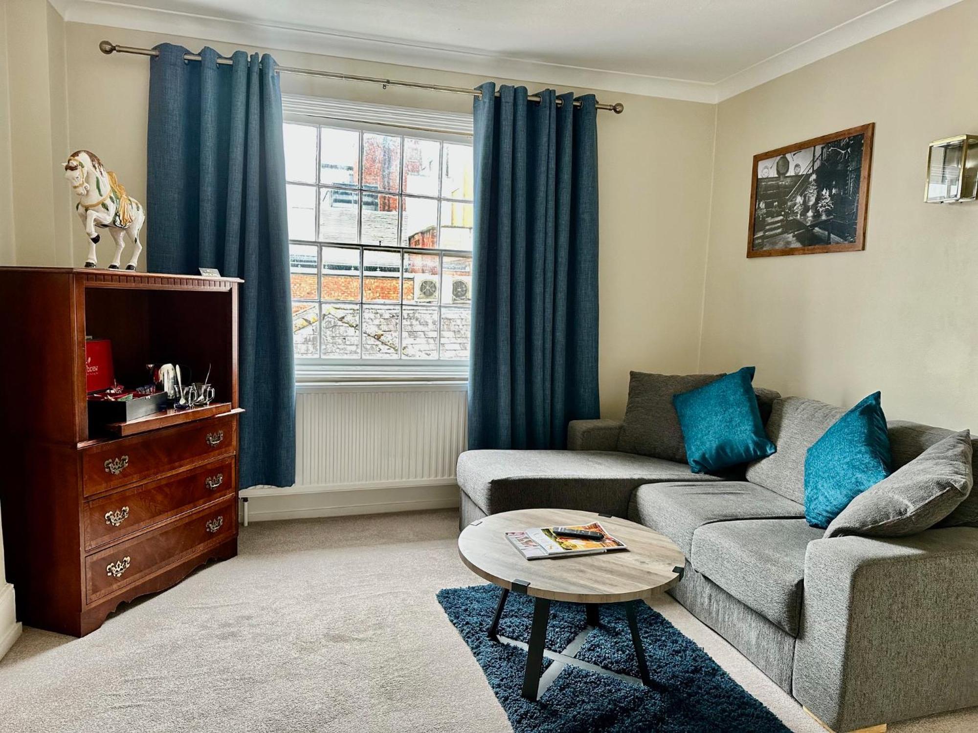 The Angel Posting House & Livery Guildford Bagian luar foto