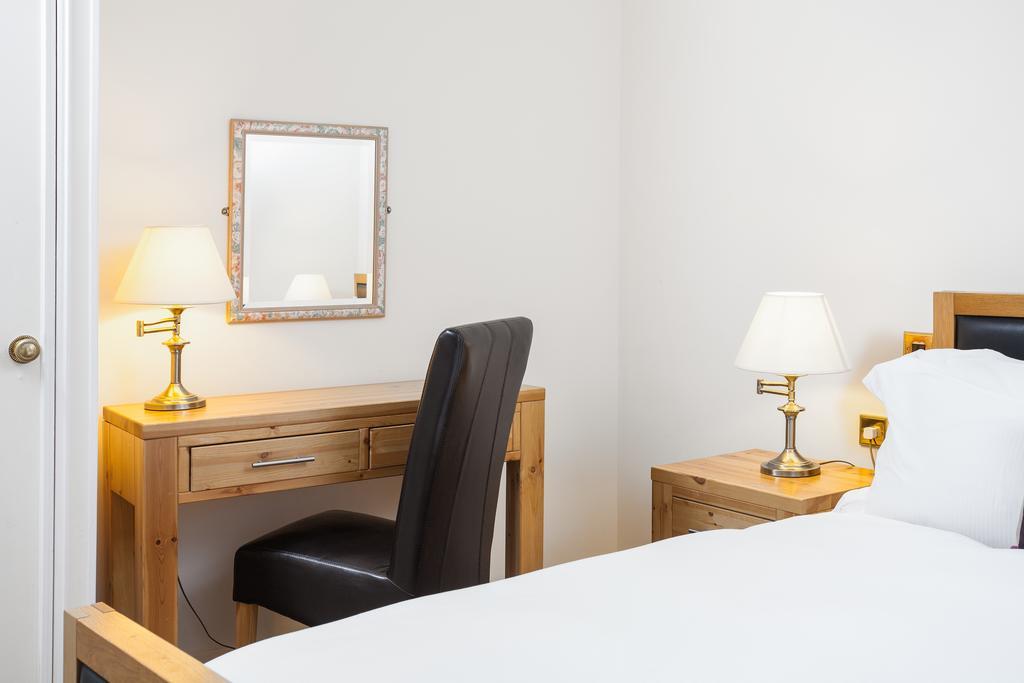 The Angel Posting House & Livery Guildford Bagian luar foto